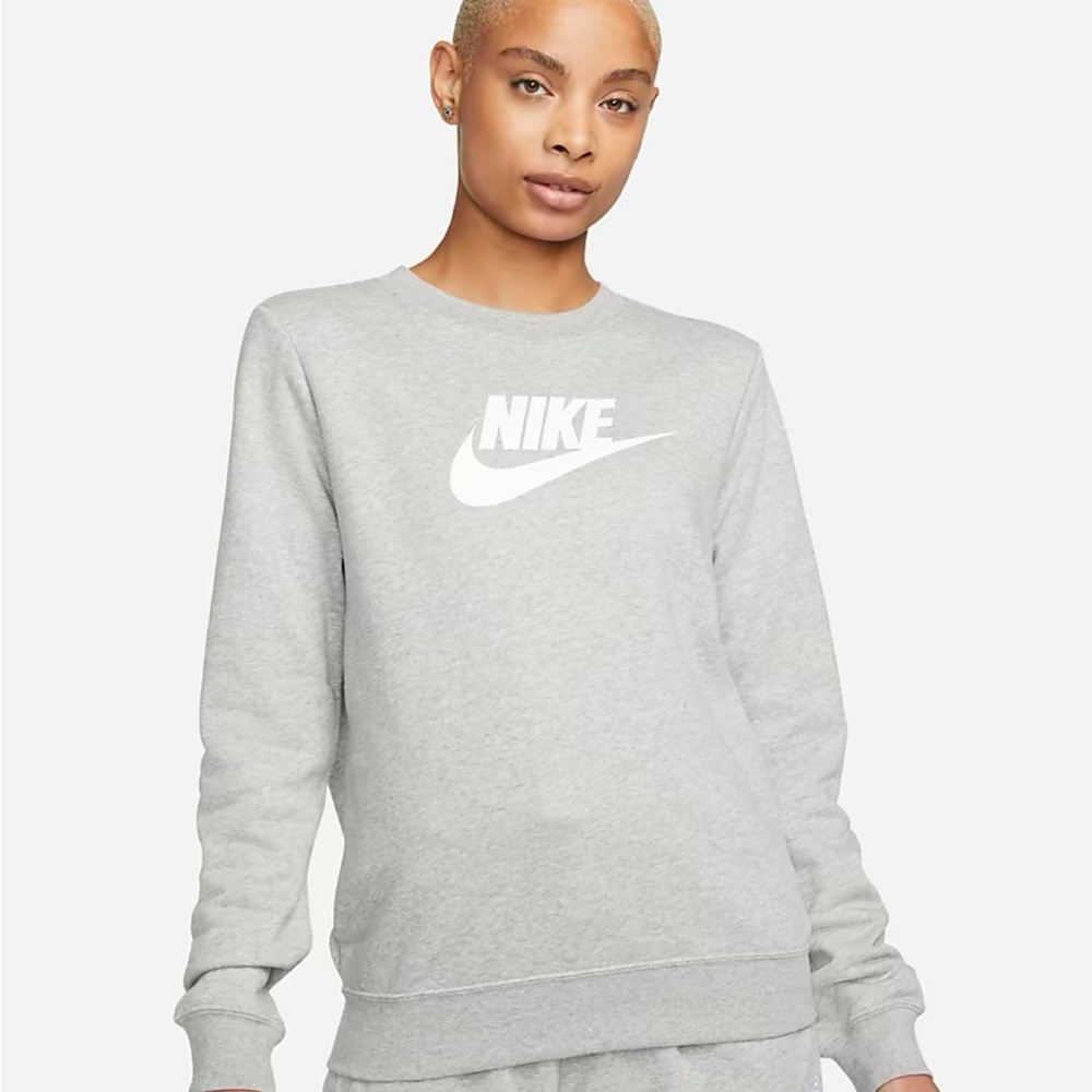 Woman’s Nike crew neck sweatshirt